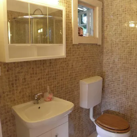 Chalet Luxury Chalet With Pool, Sauna & Wifi